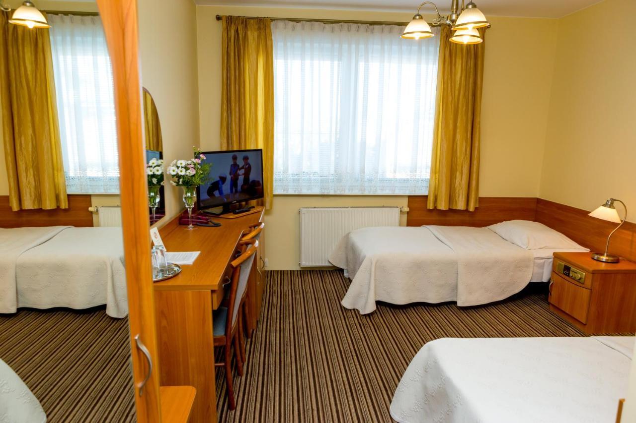 Hotel Alexandra Pobiedziska Buitenkant foto