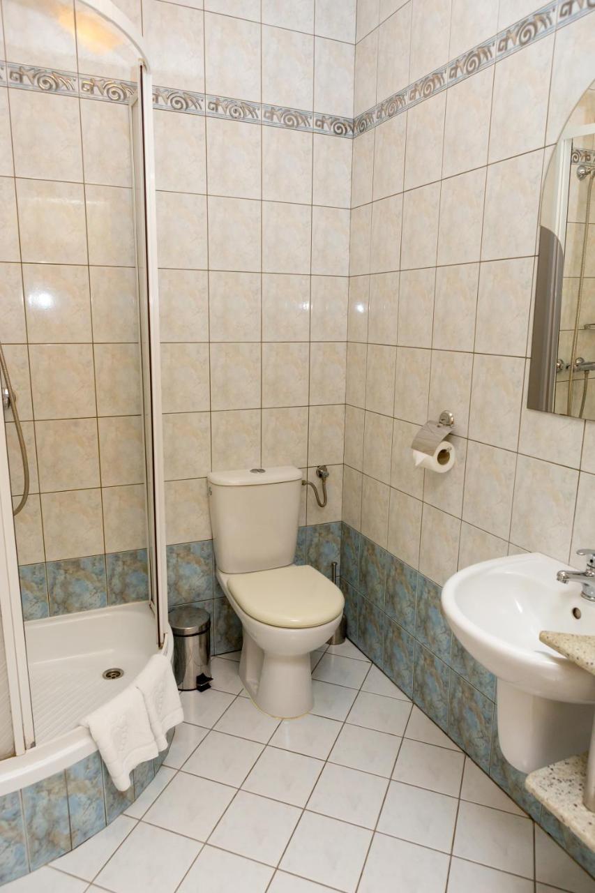 Hotel Alexandra Pobiedziska Buitenkant foto
